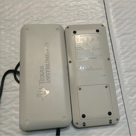 Texas Instruments TI-84 Plus CE Python Graphing Calculator w Cable Black Tested - Picture 2 of 11